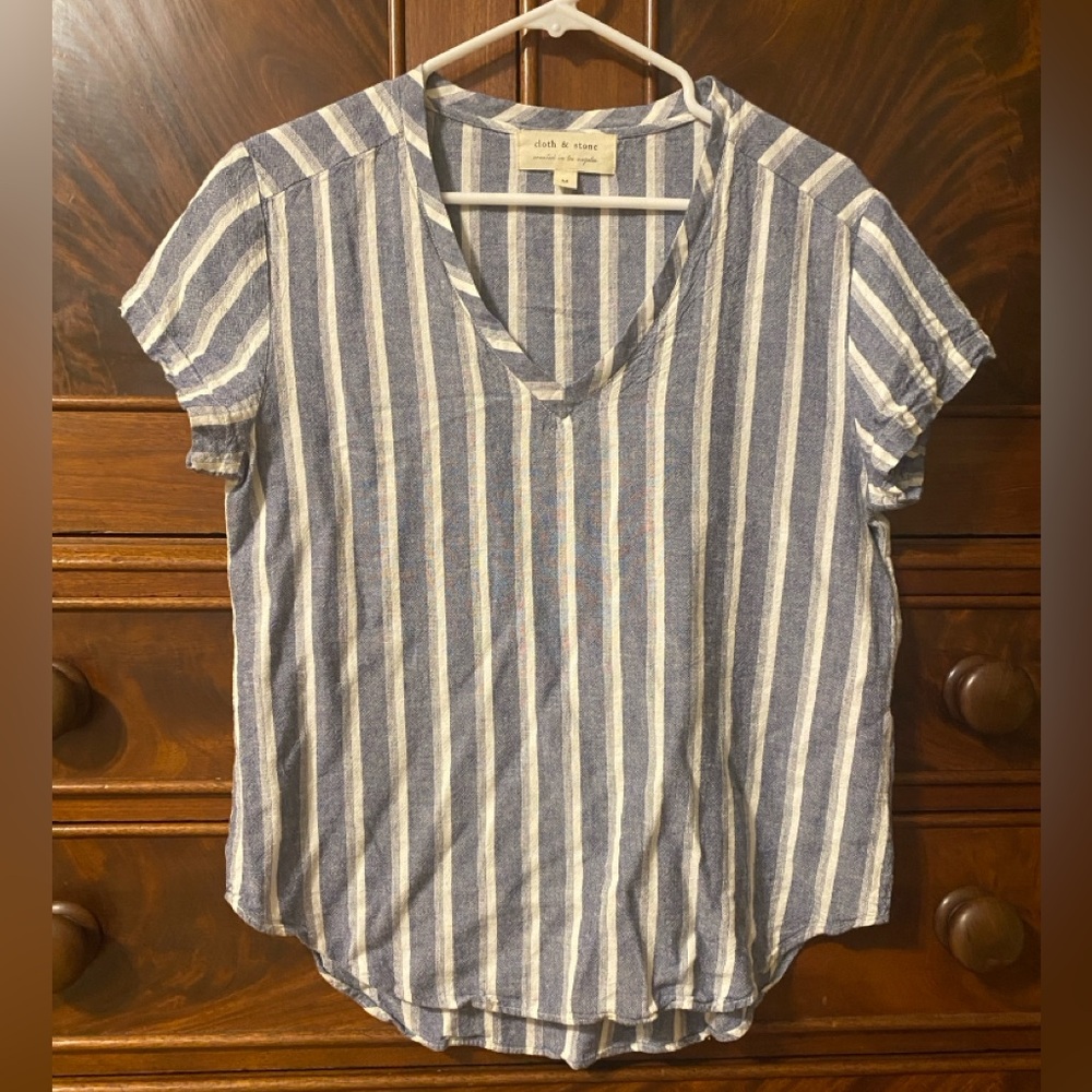 Cloth & Stone Blue & white striped V neck shirt